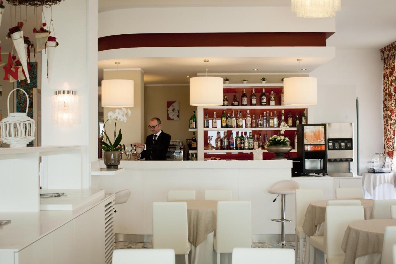 Hotel Canarie ลิโดดิเยโซโล ภายนอก รูปภาพ