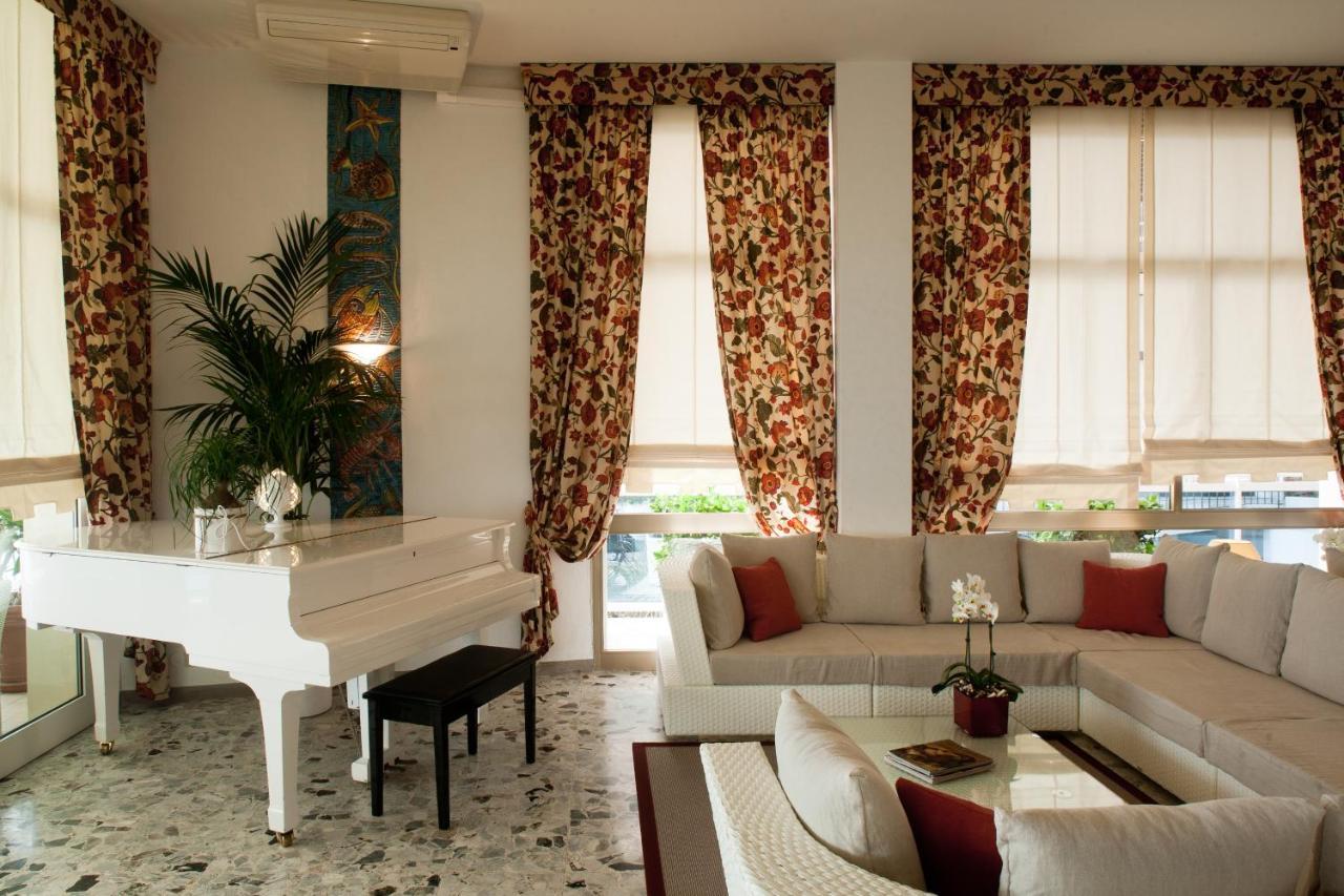 Hotel Canarie ลิโดดิเยโซโล ภายนอก รูปภาพ